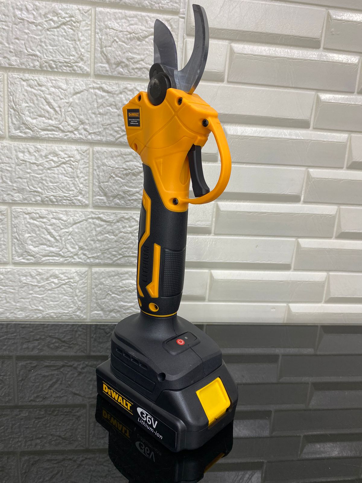 Miniatura 2 de TIJERA PODADORA INALAMBRICA DEWALT